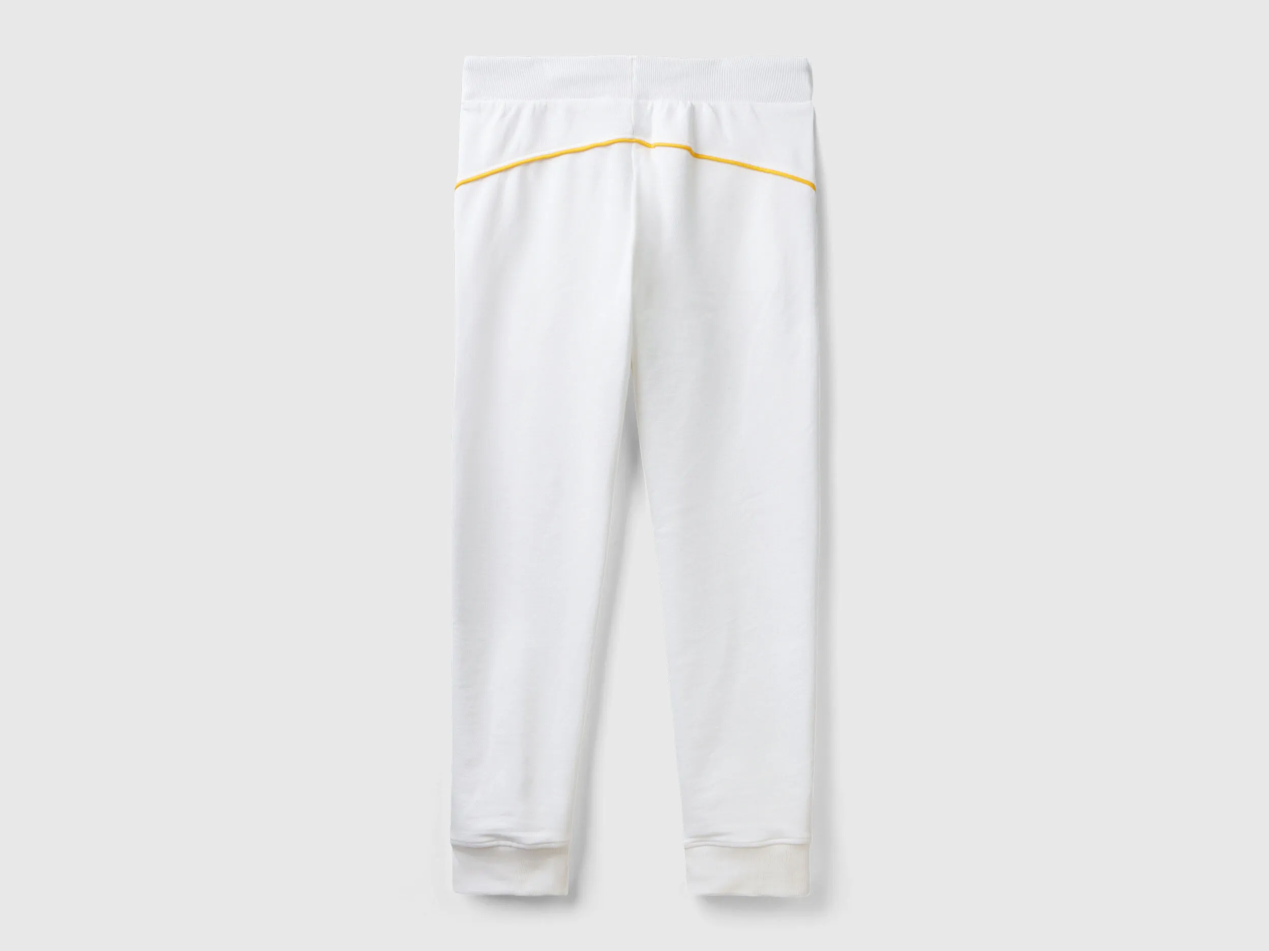 Pantalón jogger con cordón