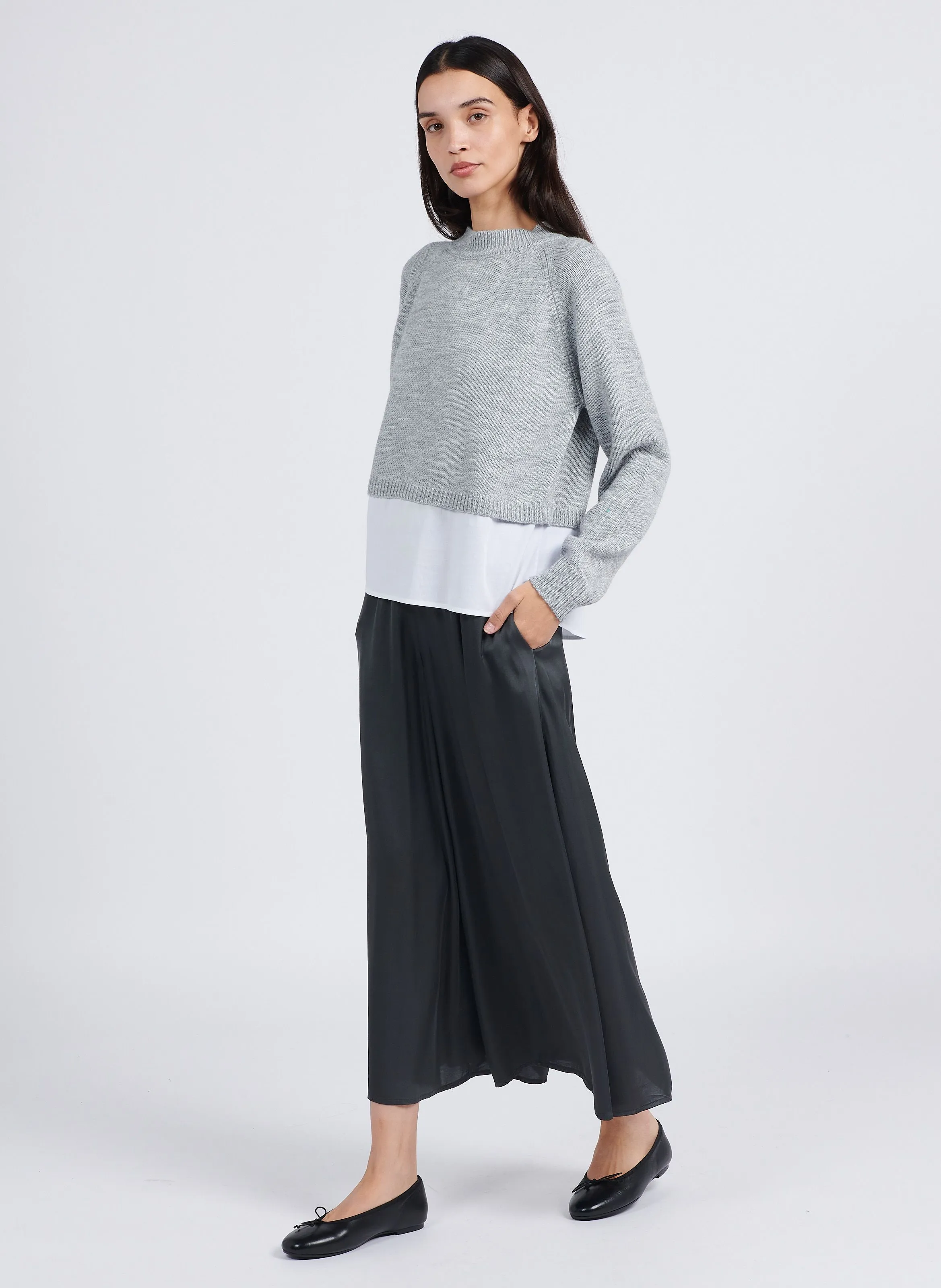 Pantalón ancho 7/8 satinado en azul