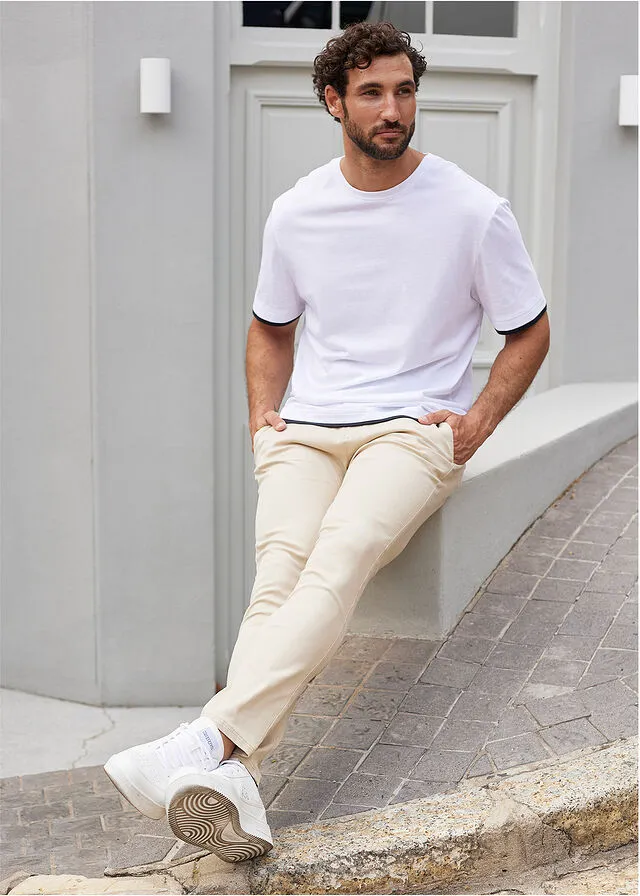 Pantalón chino elástico de corte regular, largo acortado y estilo tapered Arena claro
