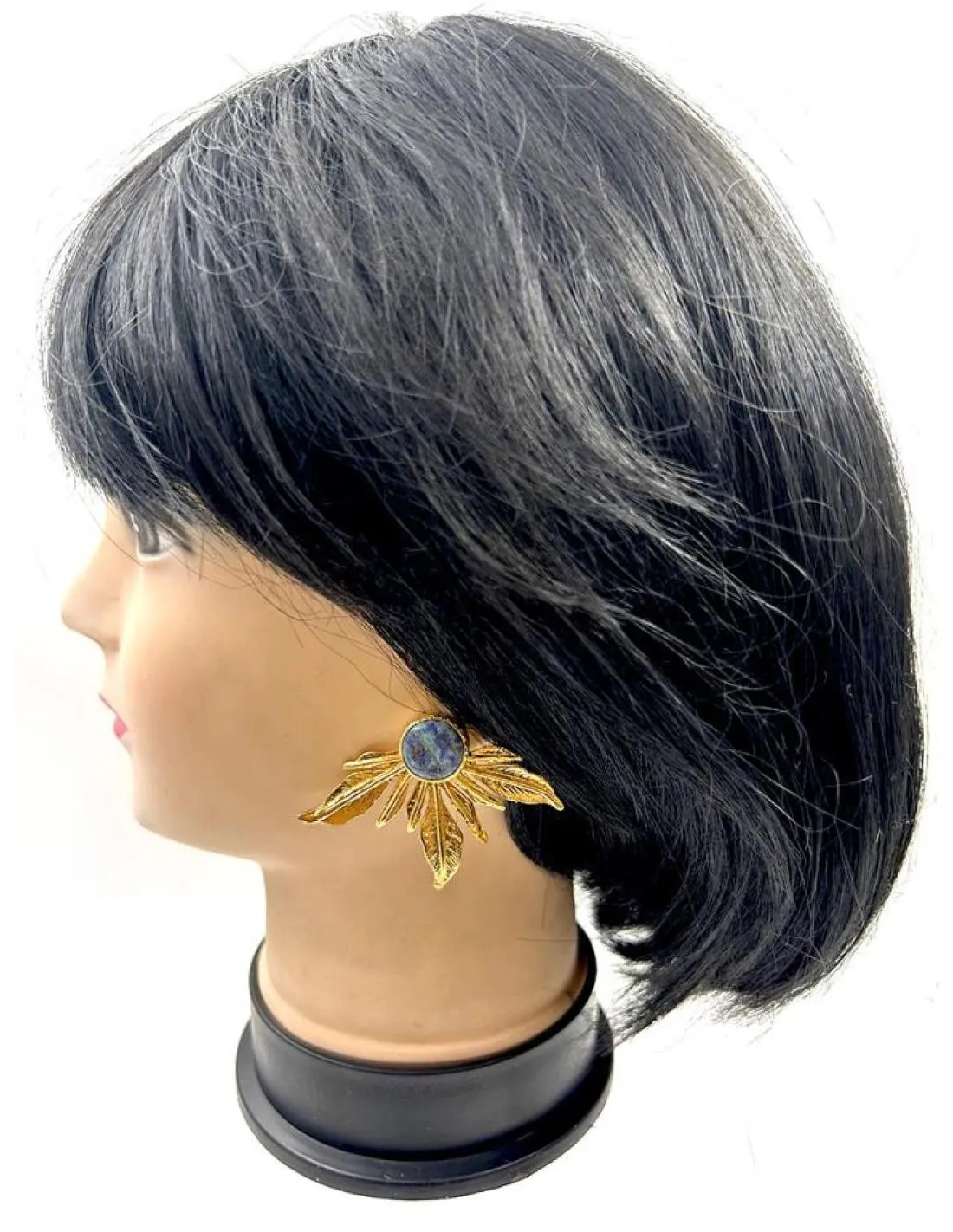 PENDIENTES CORTOS DORADOS CON PIEDRA AZUL PARA BODAS DE DIA