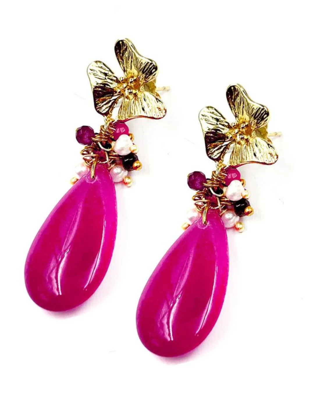PENDIENTES DE PIEDRA LARGOS FUCSIAS Y FLOR DORADA