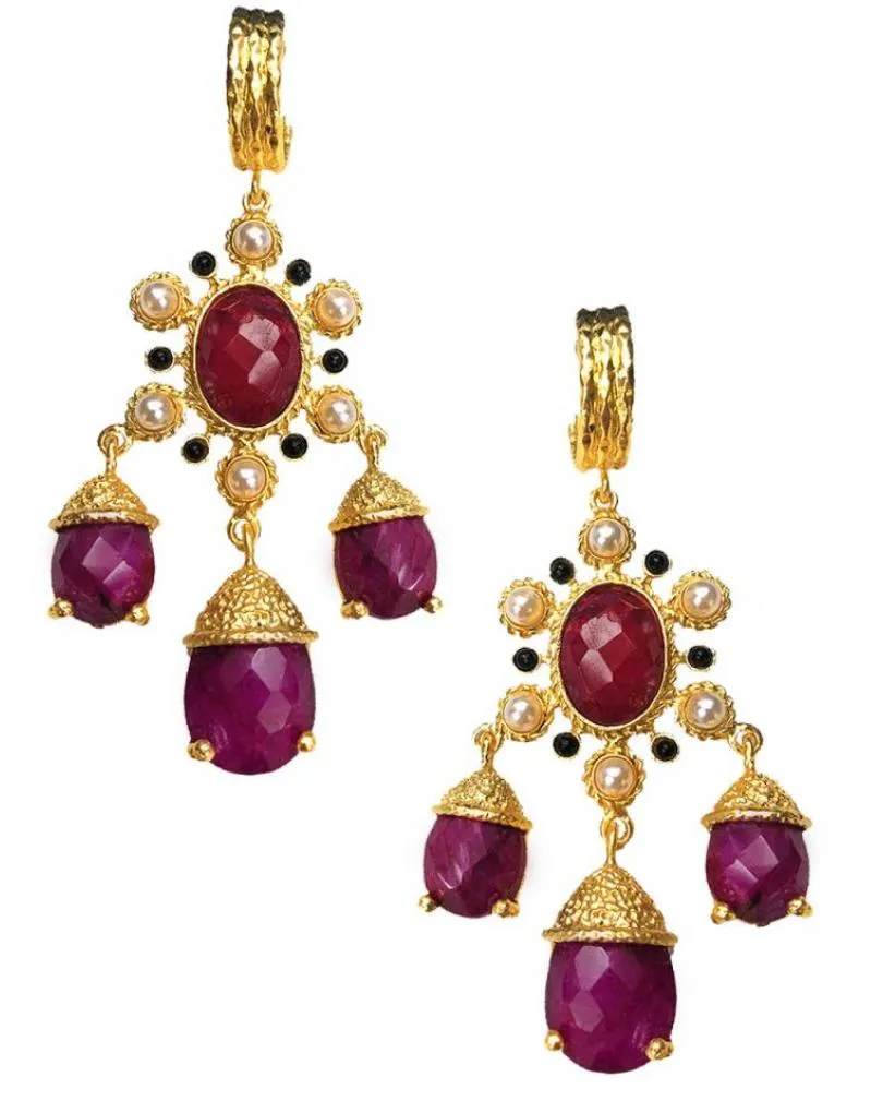 PENDIENTES DORADOS LARGOS PIEDRAS NATURALES FUCSIA Y PERLAS