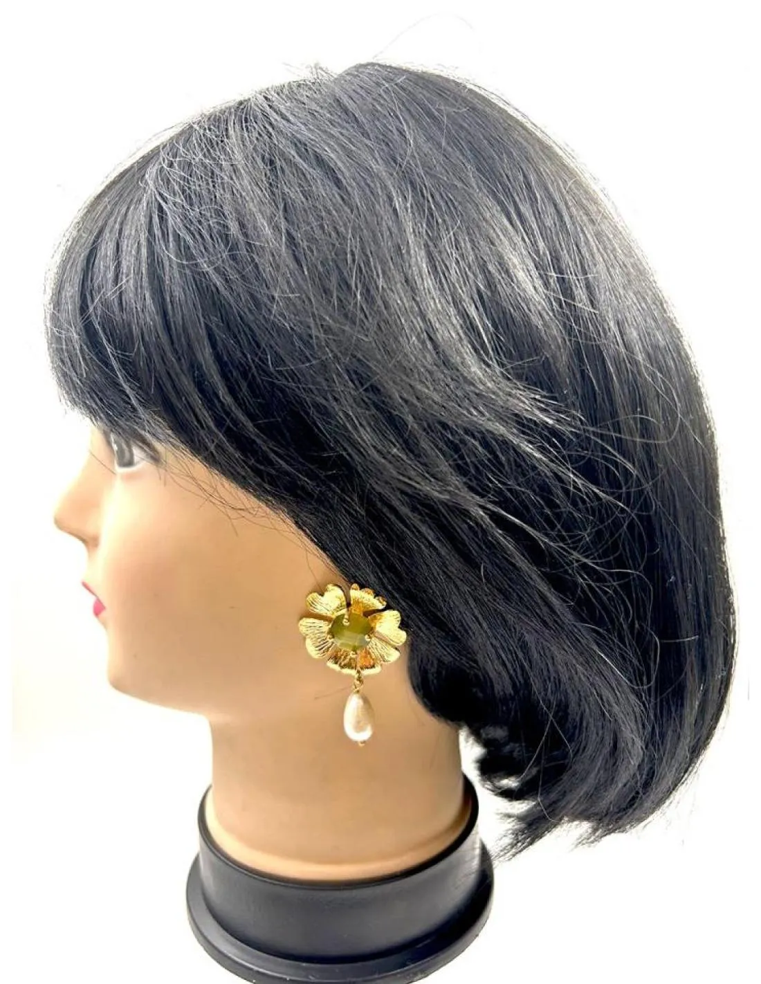 PENDIENTES DORADOS PARA BODAS CON PERLAS Y FLORES VERDE OLIVA
