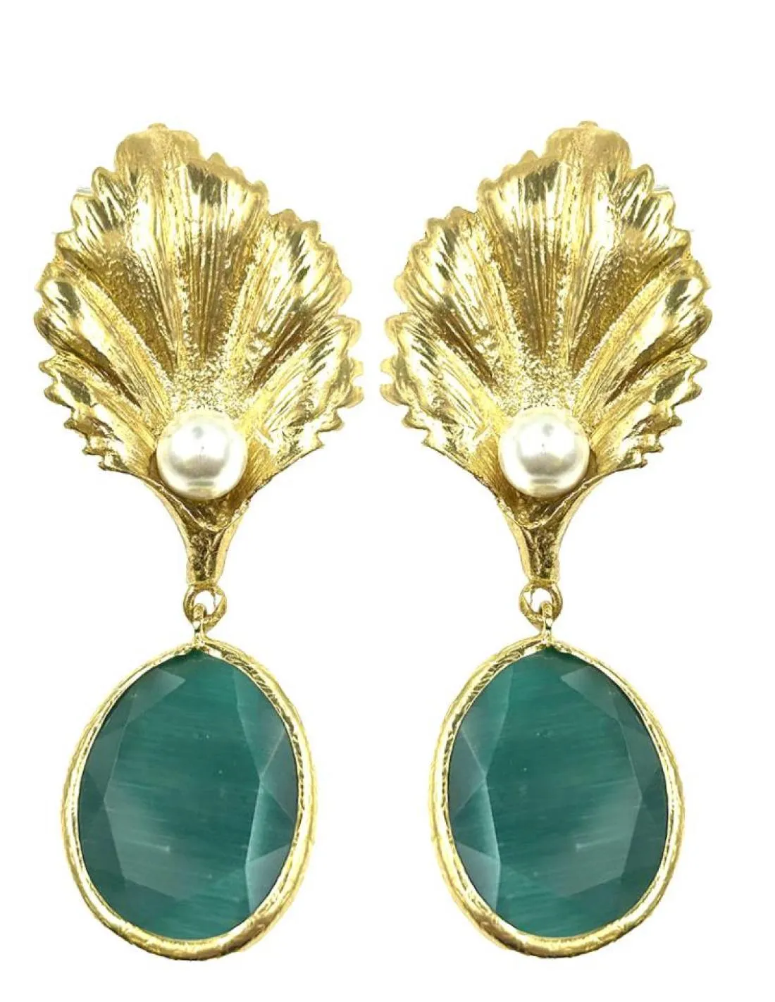 PENDIENTES VERDES LARGOS CON HOJA DORADA Y PERLITA PARA BODAS