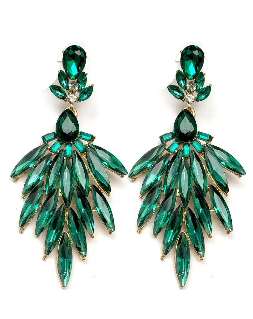 PENDIENTES VERDES LARGOS PARA UN LOOK PERFECTO DE FIESTA