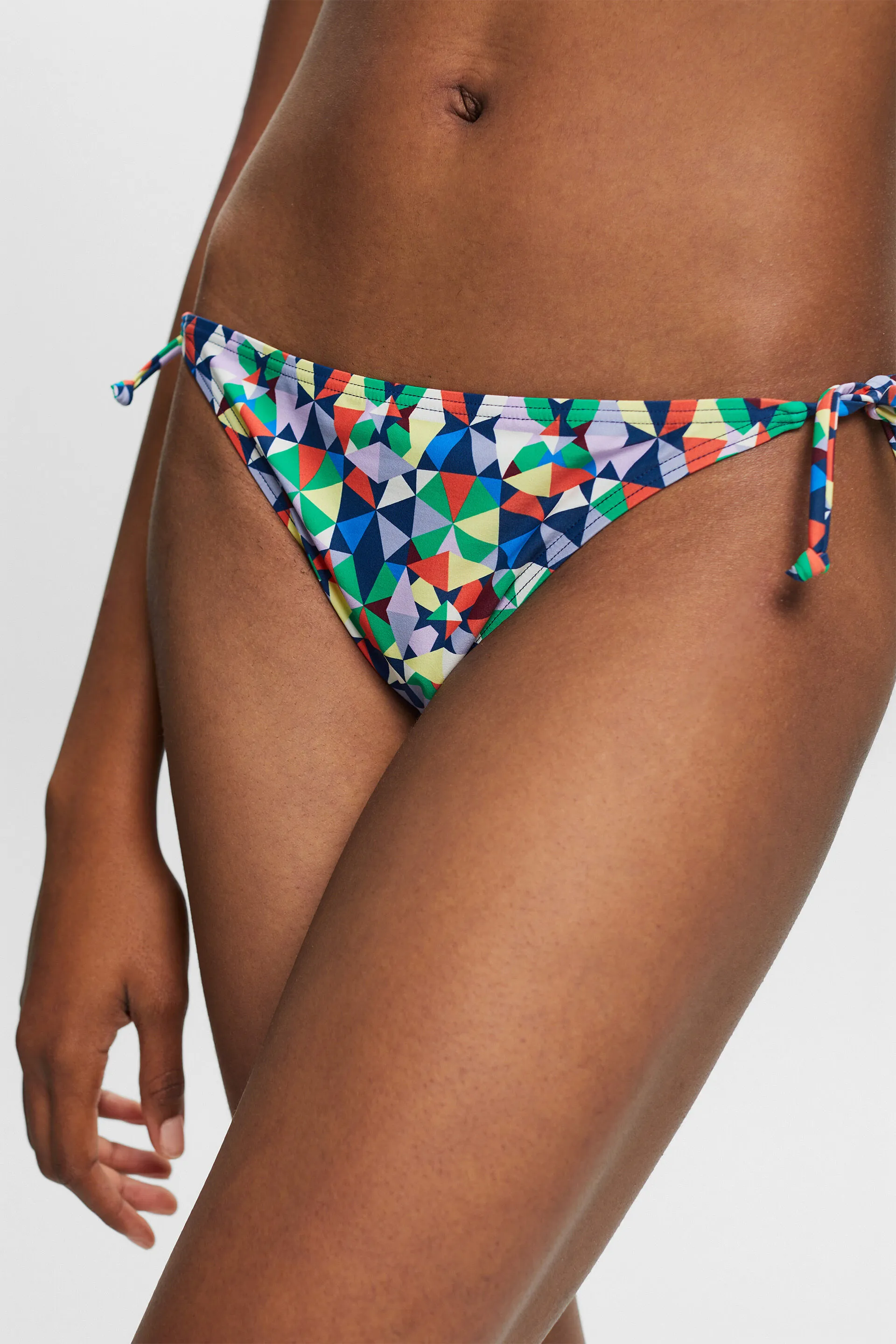 Reciclada: braguita de bikini con lazadas a los lados