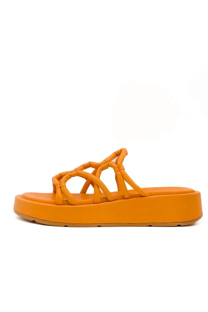 Sandalia color coral de Wonders