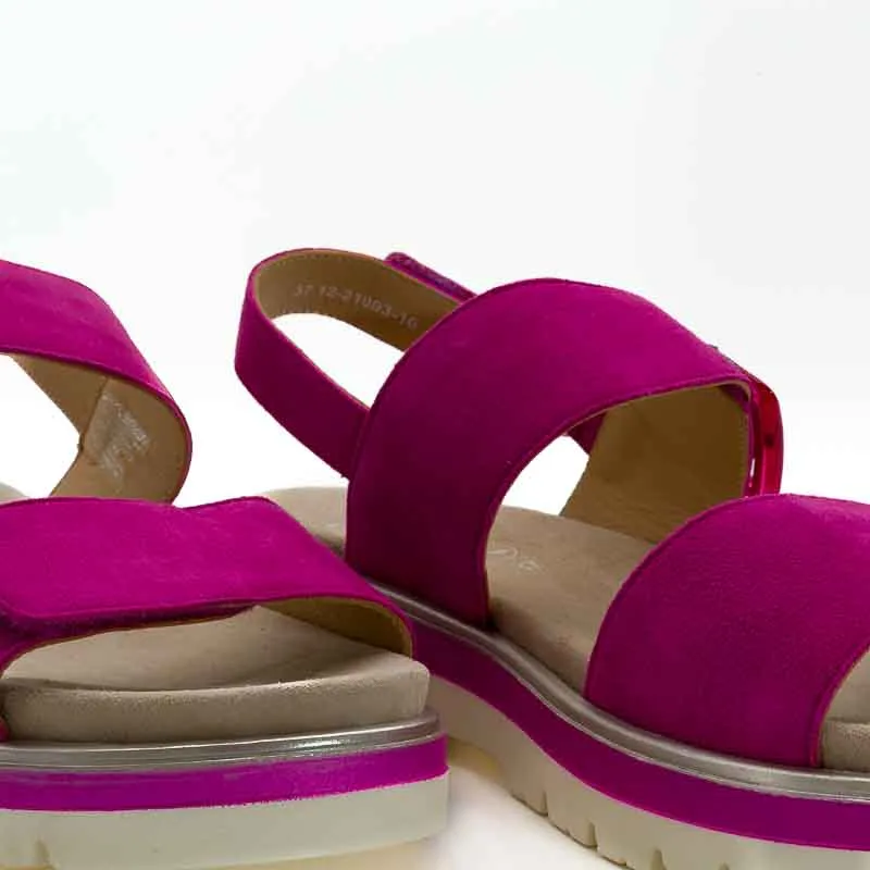Sandalia color fucsia de Ara