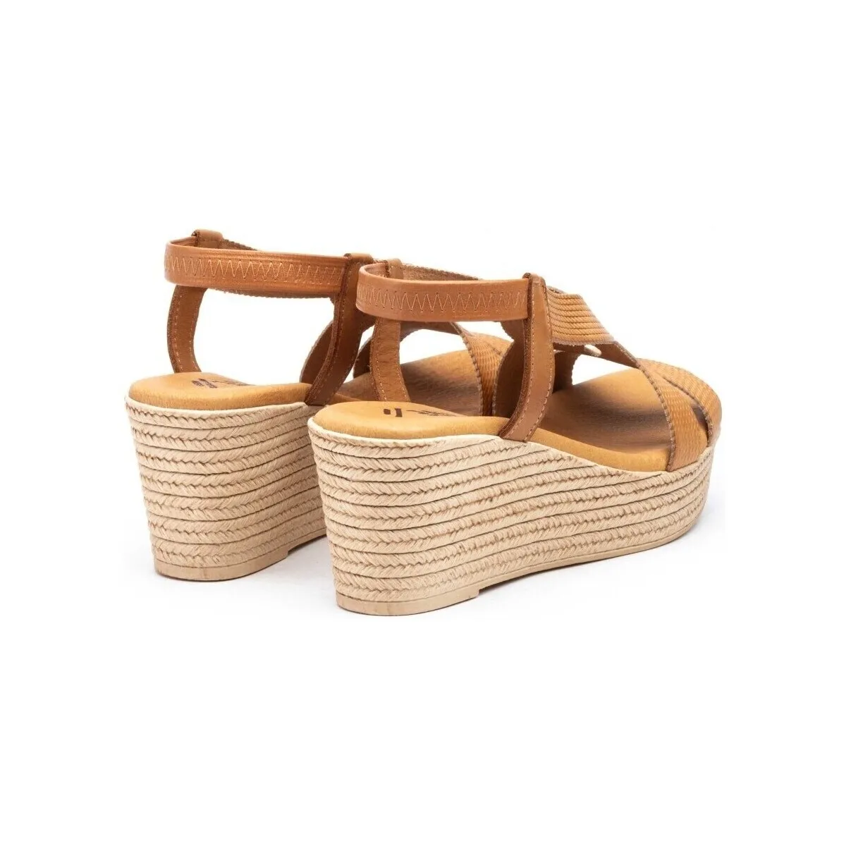 Sandalias de piel marrones con cuña alta by CBP