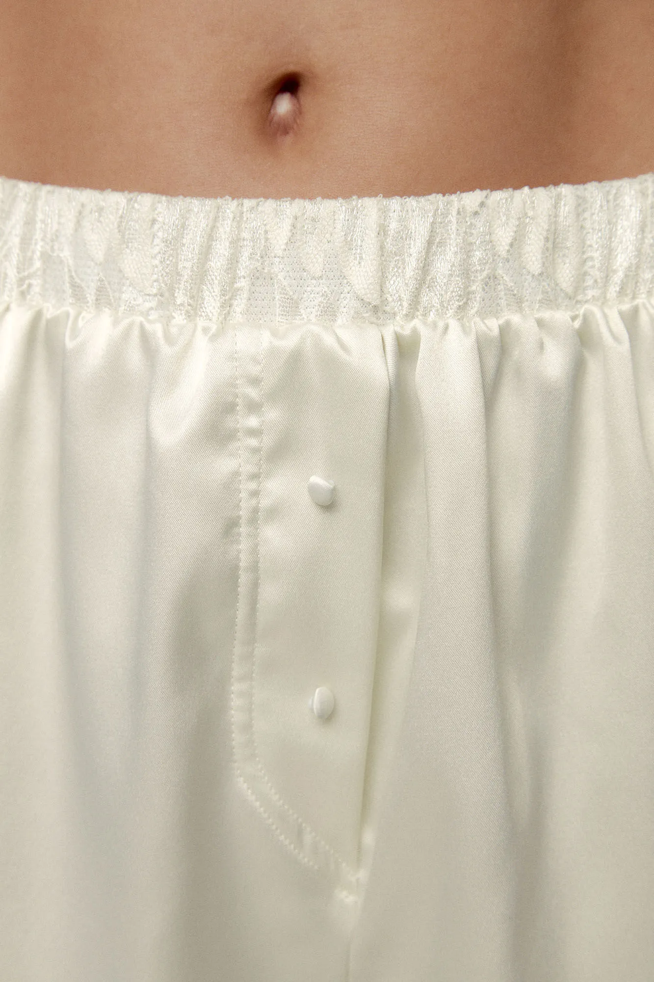 Short satinado con encaje Ida Gardenia