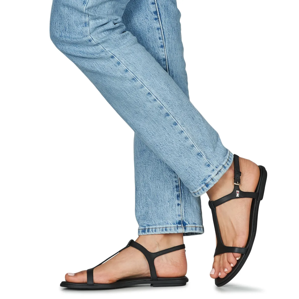 TH FLAT SANDAL