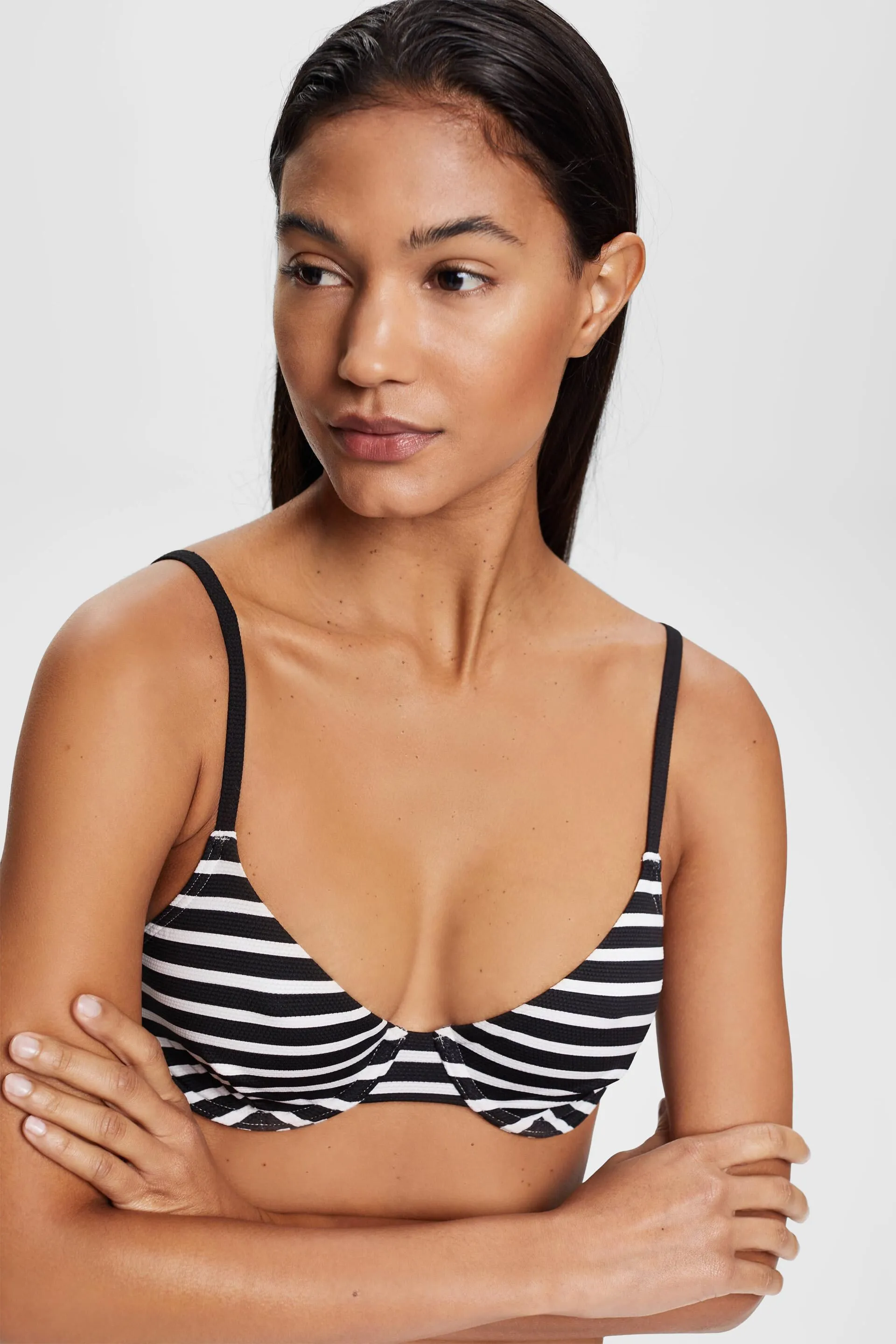 Top de bikini sin relleno y con aros, a rayas