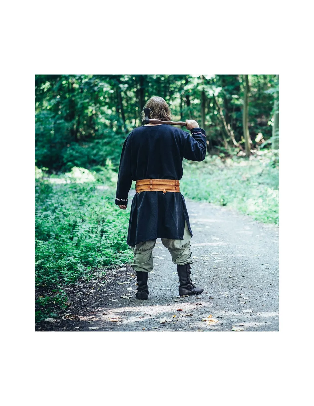 Túnica vikinga con bordados Freki, negra