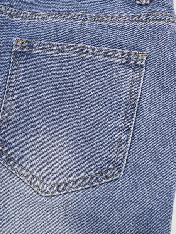 Vaqueros cargo de corte boyfriend con parche de bolsillo