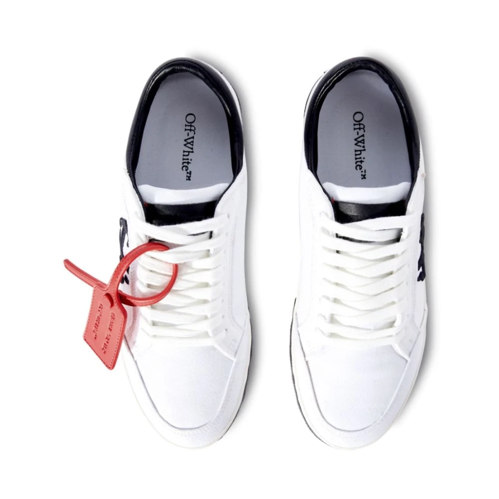 Zapatillas Blancas con Motivo de Flecha