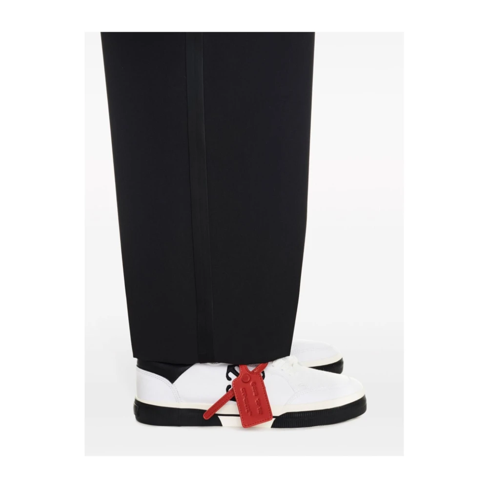 Zapatillas Blancas con Motivo de Flecha