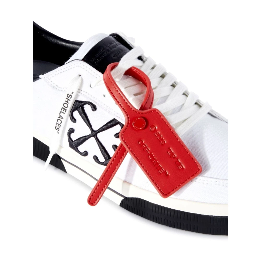 Zapatillas Blancas con Motivo de Flecha