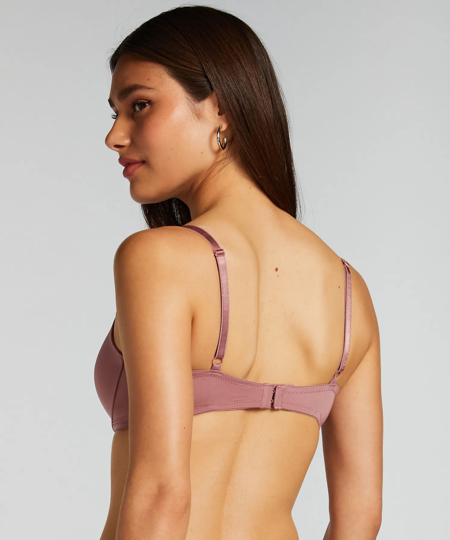 ﻿SUJETADOR CON AROS PREFORMADO PLUNGE  ROSA